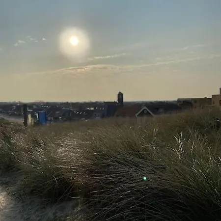 Strandhuisje Freek, 900 M Zee En 別荘 *