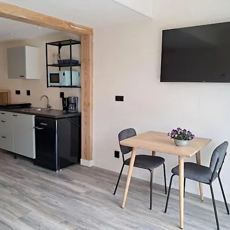 Strandhuisje Freek, 900 M Zee En Vakantiehuis