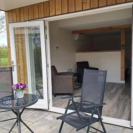 Strandhuisje Freek, 900 M Zee En Feriehus